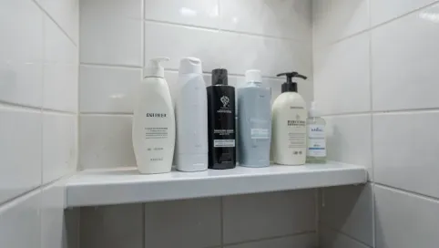 jak zrobić półkę z płytek ceramicznych