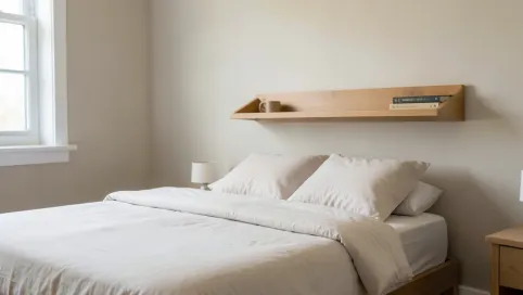 półka nad łóżkiem w sypialni na jakiej wysokości